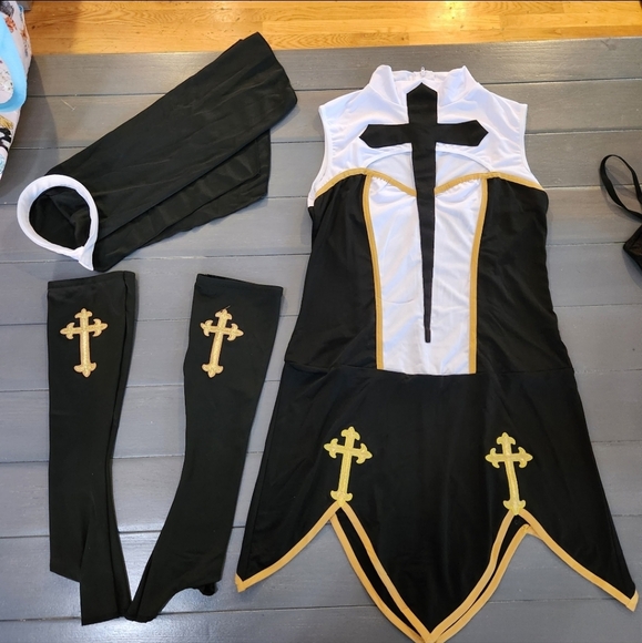 Halloween Women's Adult Sexy Nun Costume sz M/L complete with all accessories - Picture 13 of 16